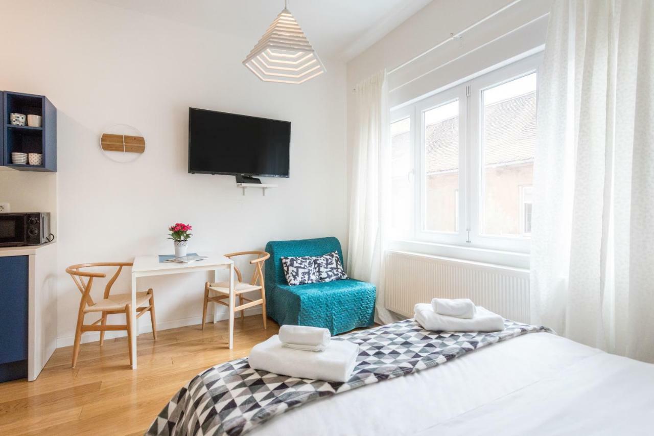 Studio Apartments Near Park Zrinjevac زغرب المظهر الخارجي الصورة